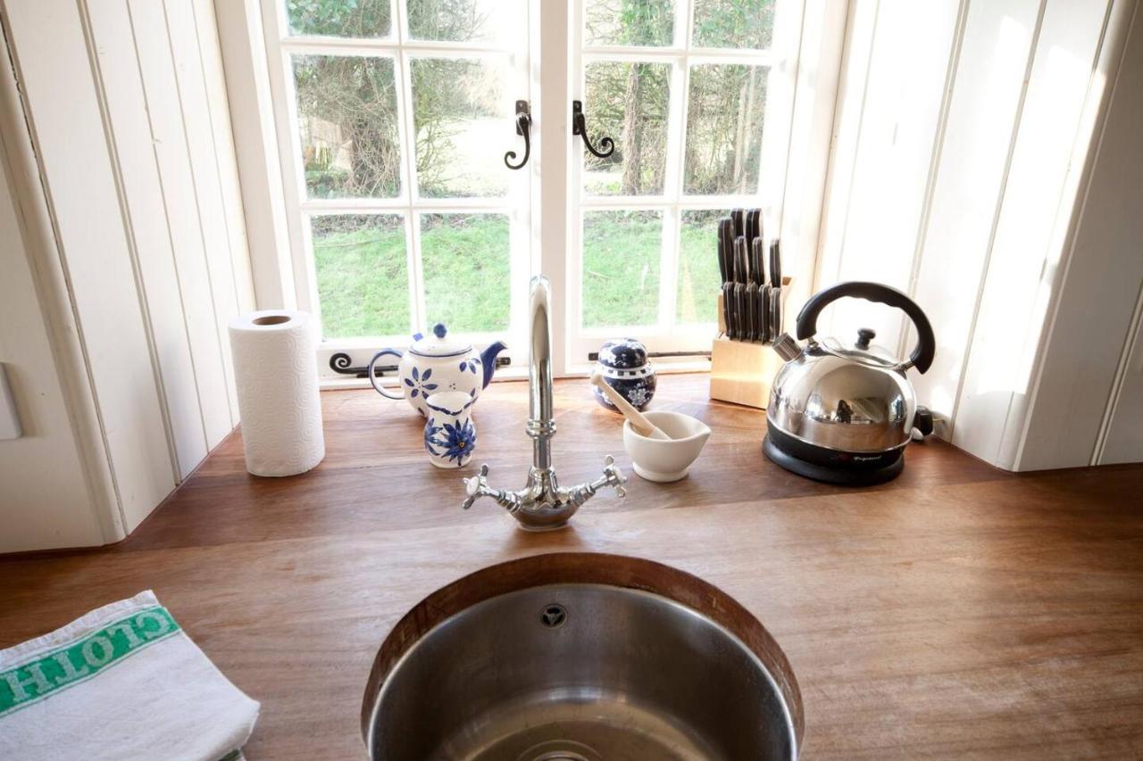 The Lodge: Adorable, Romantic Thatched Cottage فريشووتر المظهر الخارجي الصورة